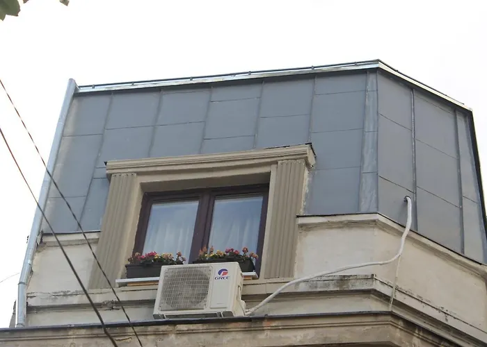 Studio Yellow - Piata Victoriei