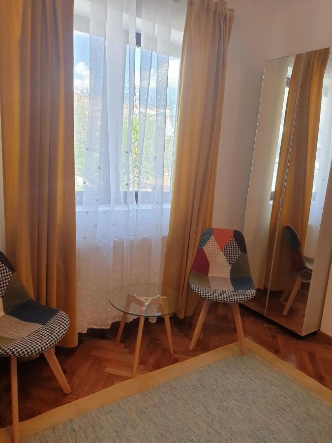 Yellow - Piata Victoriei Apartment Bucharest